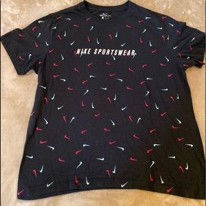 Nike Tee Shirt - L